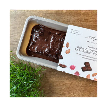 Apres Organic Rich Chocolate and Raspberry Fudge Cake